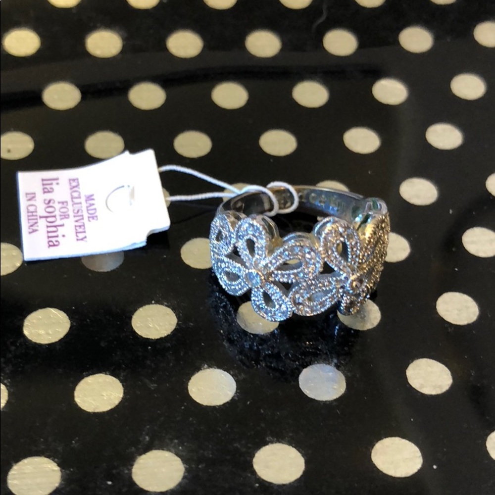 ⚡️Lia Sophia flower silver ring